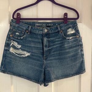 American Eagle Strigid Ripped Denim Mom Short/sz 16/NWOT